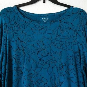 $26 NEW W/T WOMAN TOP SIZE 0X (LIKE 1X)